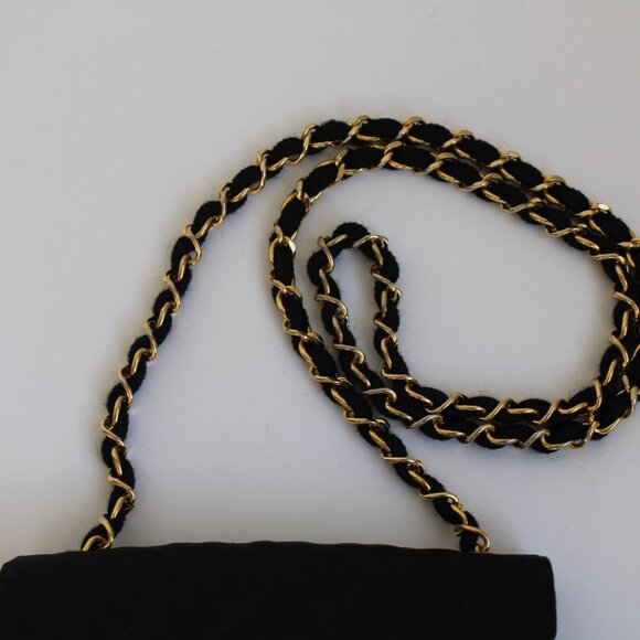 Chanel 1988 Vintage Black Satin Single Flap Bag - Picture 2 of 8